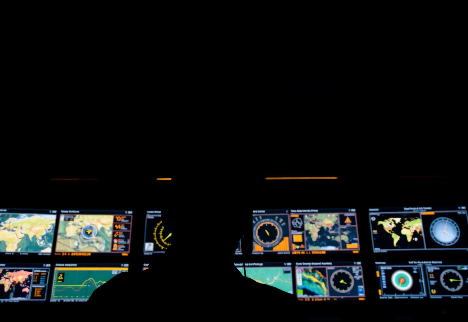 Torre de controle da ABALOG com painéis de telemetria e mapas de rastreamento